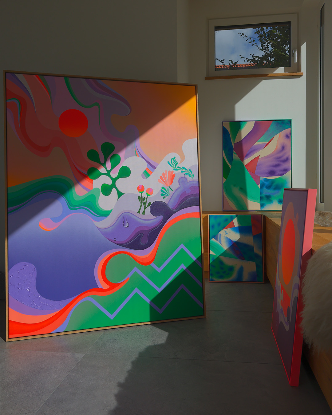 Laura Theresia Köhler next to her paintings